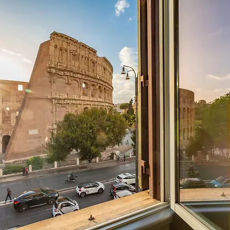 Iconic With Unique Colosseum View *