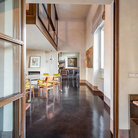 Iconic With Unique Colosseum View