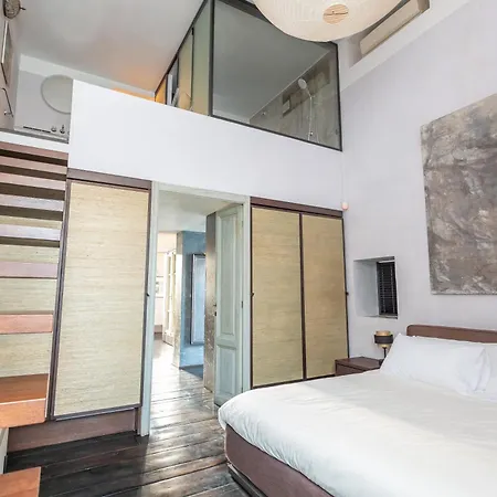 Iconic With Unique Colosseum View