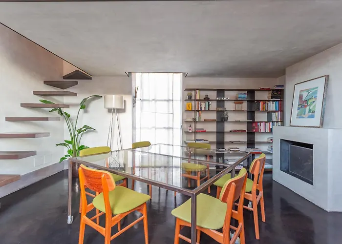 Iconic With Unique Colosseum View