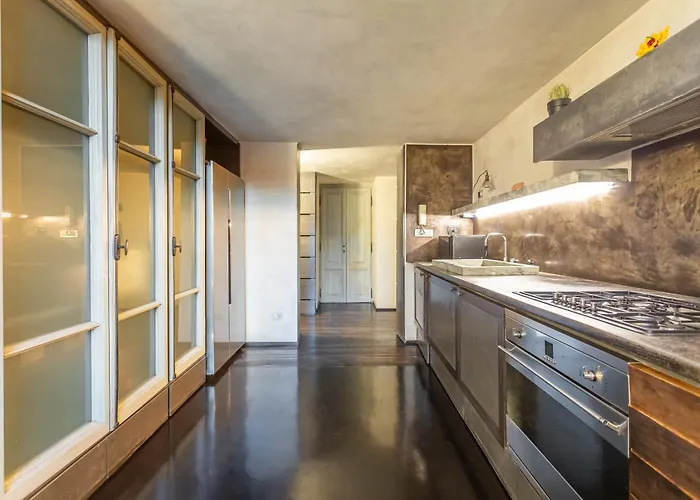 Iconic With Unique Colosseum View