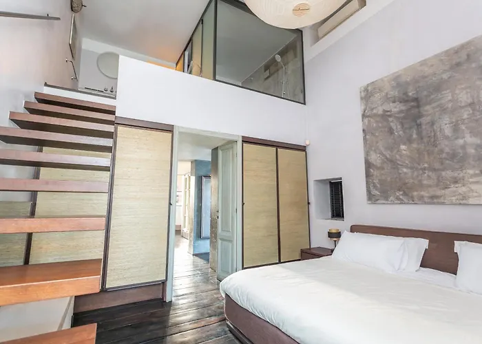 Iconic With Unique Colosseum View